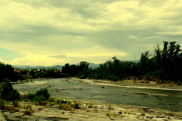 Photo Aubenas - La rivière Ardèche quartier Saint-Pierre à AUBENAS