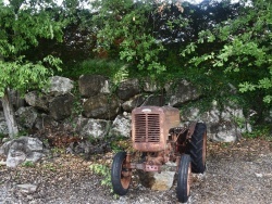 Photo paysage et monuments, Balazuc - tracteur