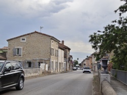 Photo paysage et monuments, Charmes-sur-Rhône - le village