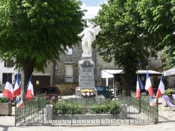 Photo paysage et monuments, Jaujac - le Monument Aux Morts