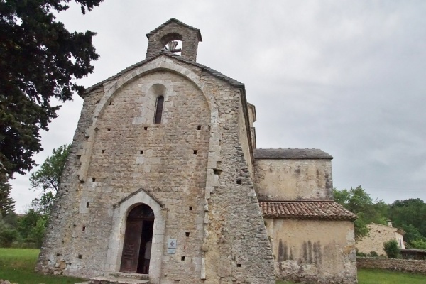 Photo Larnas - église Saint Pierre