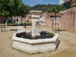 Photo paysage et monuments, Pont-de-Labeaume - la Fontaine