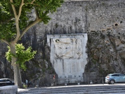 Photo paysage et monuments, Tournon-sur-Rhône - le monument aux morts