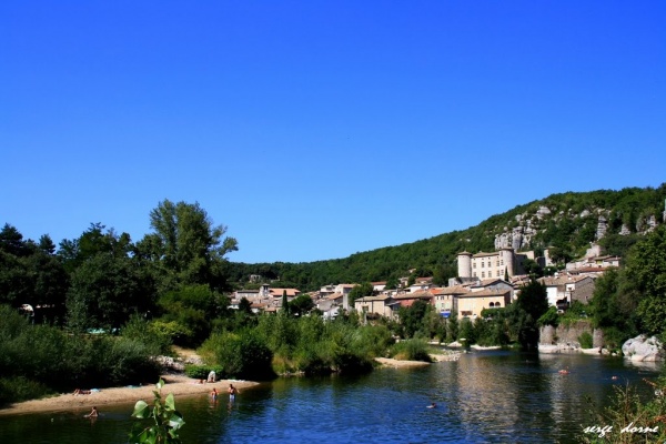 Photo Vogüé - La Rivière Ardèche sous le village de VOGÜE