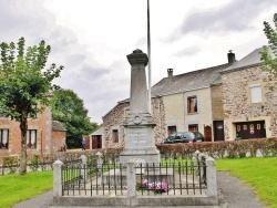 Photo paysage et monuments, Bourg-Fidèle - Monument-aux-Morts