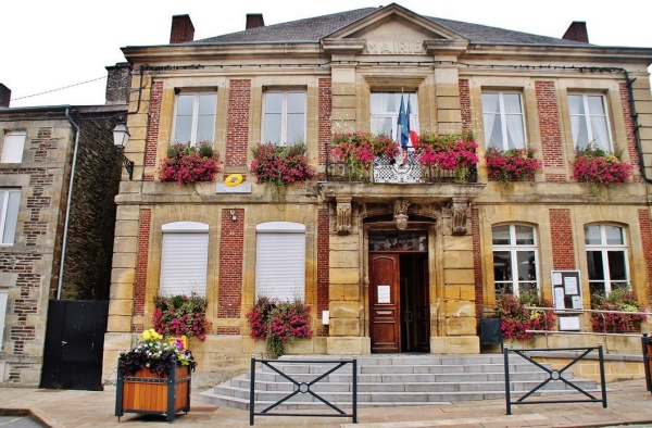 Photo Les Mazures - La Mairie