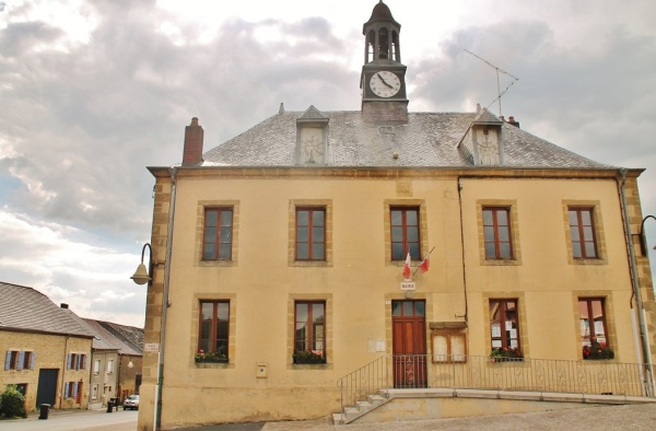 Photo Pouru-aux-Bois - La Mairie