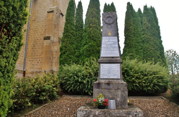 Photo Saint-Pierre-sur-Vence - Monument-aux-Morts