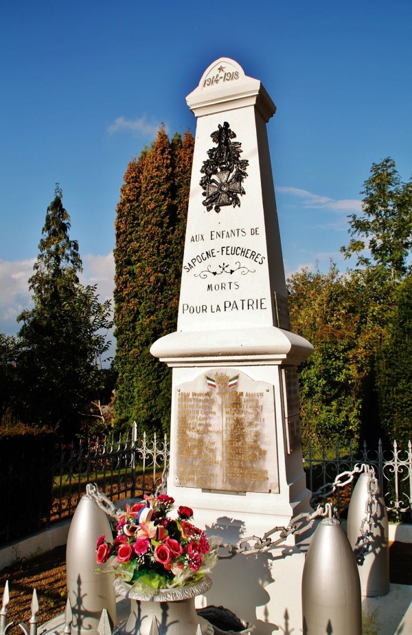 Photo Sapogne-et-Feuchères - Monument-aux-Morts