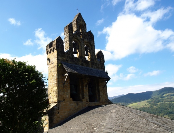 Photo Castillon-en-Couserans - Chapelle du Calvaire ou église Saint-Pierre