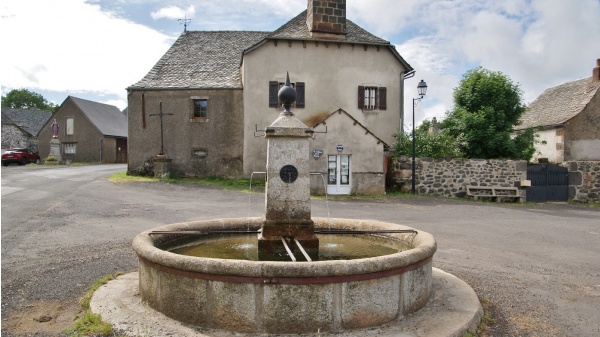 Photo Alpuech - la fontaine