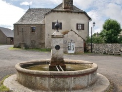 Photo paysage et monuments, Alpuech - la fontaine