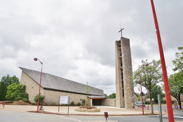 Photo Bozouls - église Saint pie x