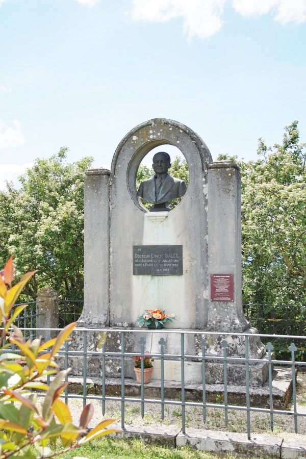 Photo Buzeins - la statue