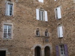 Photo paysage et monuments, Camjac - Dans la cour entrée de l'habitation face aux écuries