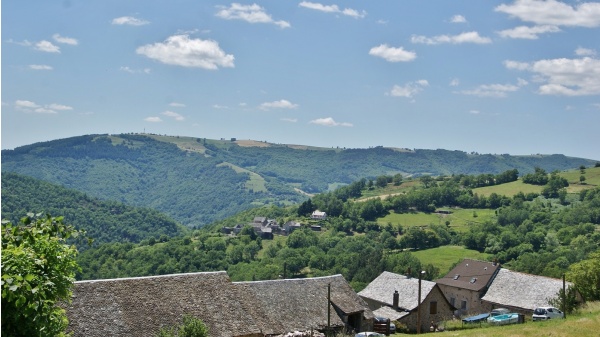 Photo Campouriez - le village