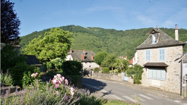 Photo Campouriez - le village