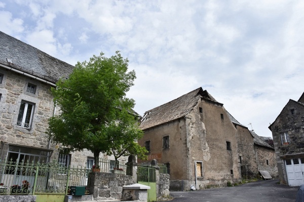 Photo Cassuéjouls - le village