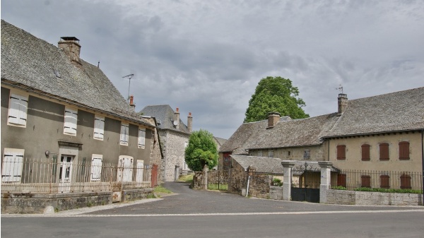 Photo Cassuéjouls - le village