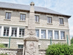 Photo paysage et monuments, Castelnau-de-Mandailles - le monument aux morts