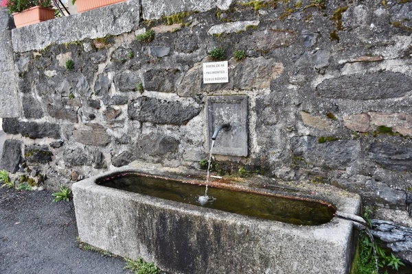 Photo Curières - la fontaine