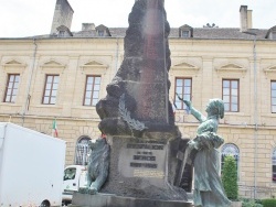 Photo paysage et monuments, Espalion - le monument aux morts