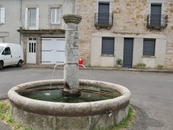Photo paysage et monuments, Huparlac - la fontaine