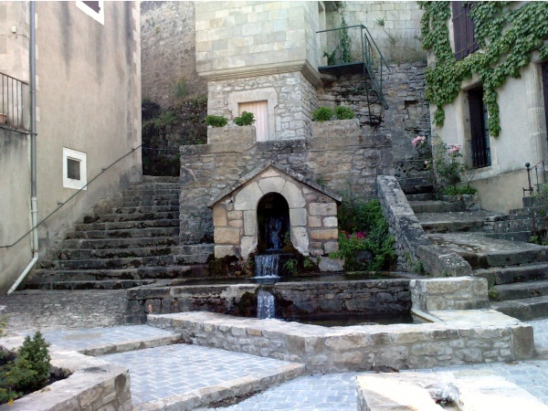 Fontaine de la place de la Vierge