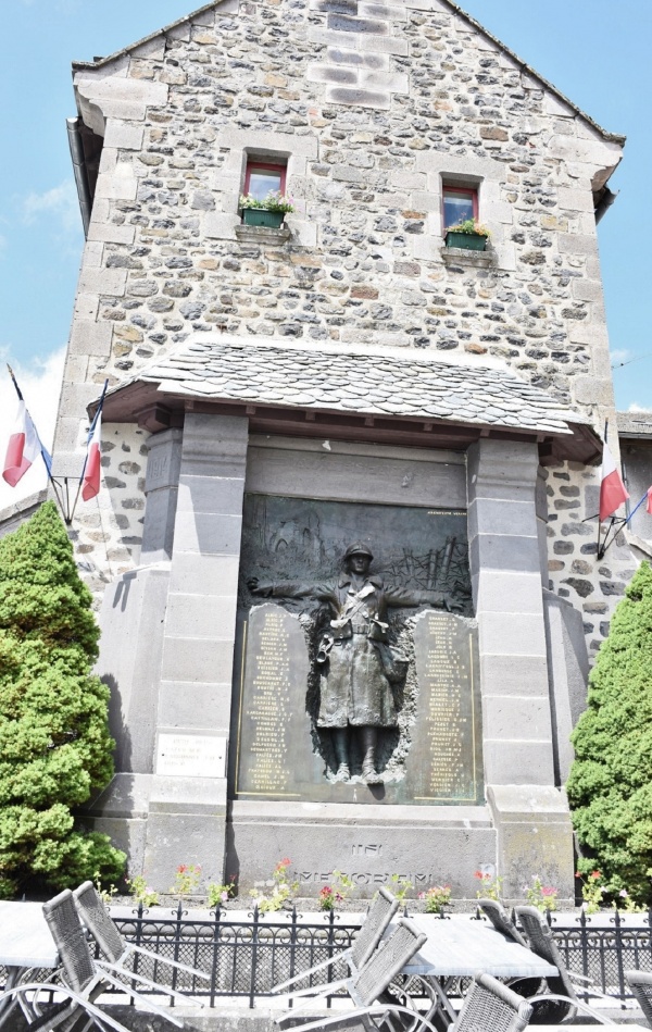 Photo Mur-de-Barrez - le monument aux morts
