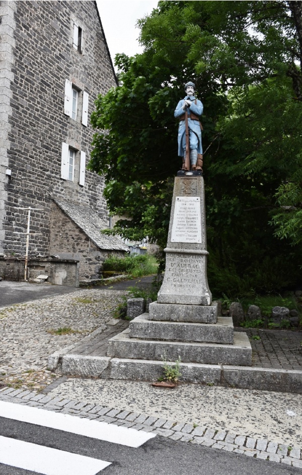 Photo Saint-Chély-d'Aubrac - le monument aux morts