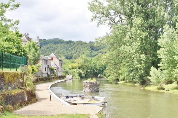 Photo Sainte-Eulalie-d'Olt - la rivière