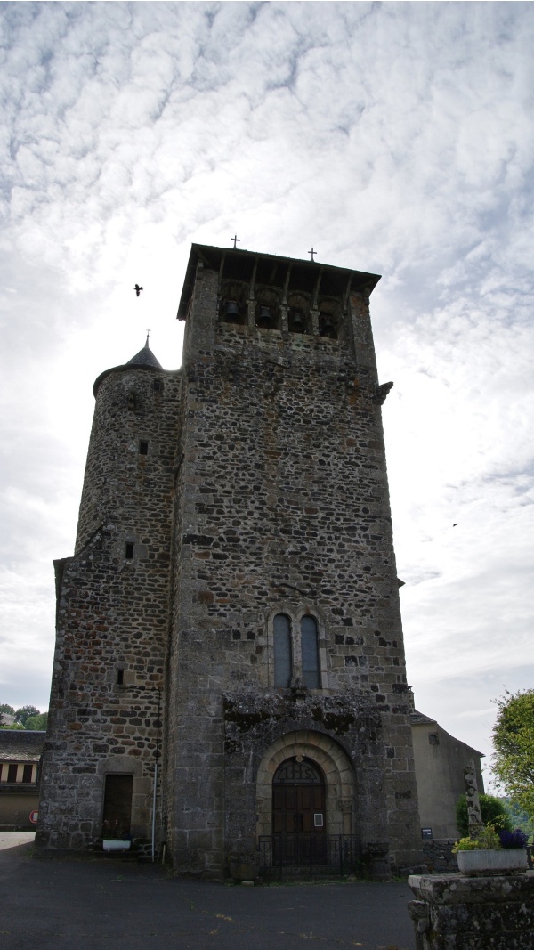 Photo Sainte-Geneviève-sur-Argence - église Saint Etienne