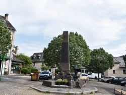Photo paysage et monuments, Sainte-Geneviève-sur-Argence - le monument aux morts