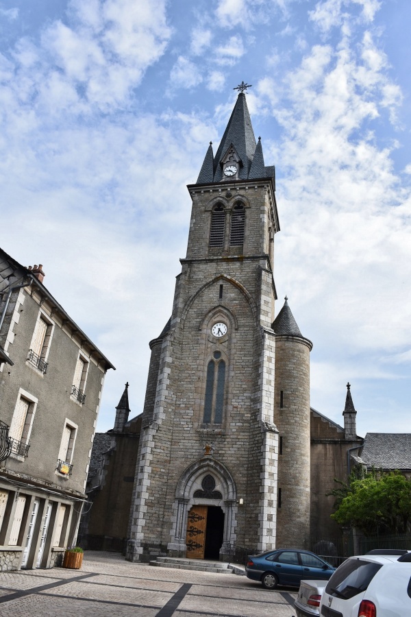 Photo Sainte-Geneviève-sur-Argence - église Sainte genevieve