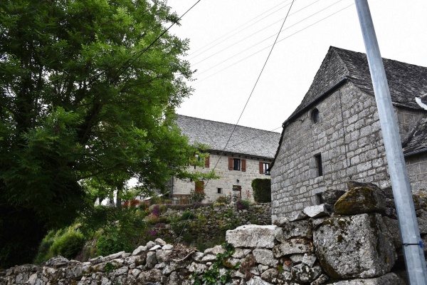 Photo Sainte-Geneviève-sur-Argence - le village