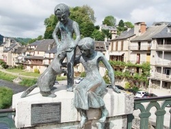 Photo paysage et monuments, Saint-Geniez-d'Olt - la statue