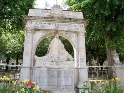 Photo paysage et monuments, Saint-Geniez-d'Olt - le Monuments Aux Morts