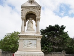 Photo paysage et monuments, Saint-Geniez-d'Olt - le Monuments saint Marie