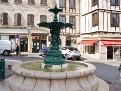 Photo paysage et monuments, Saint-Geniez-d'Olt - la Fontaine