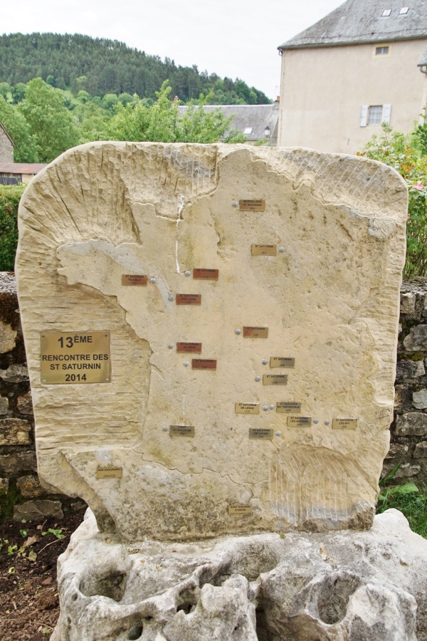 Photo Saint-Saturnin-de-Lenne - la pierre