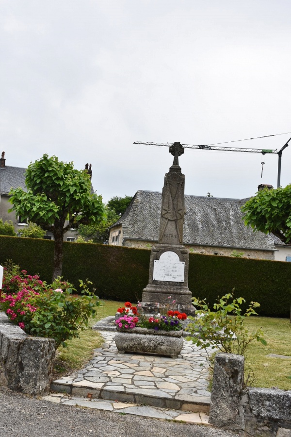 Photo Saint-Symphorien-de-Thénières - le monument aux morts