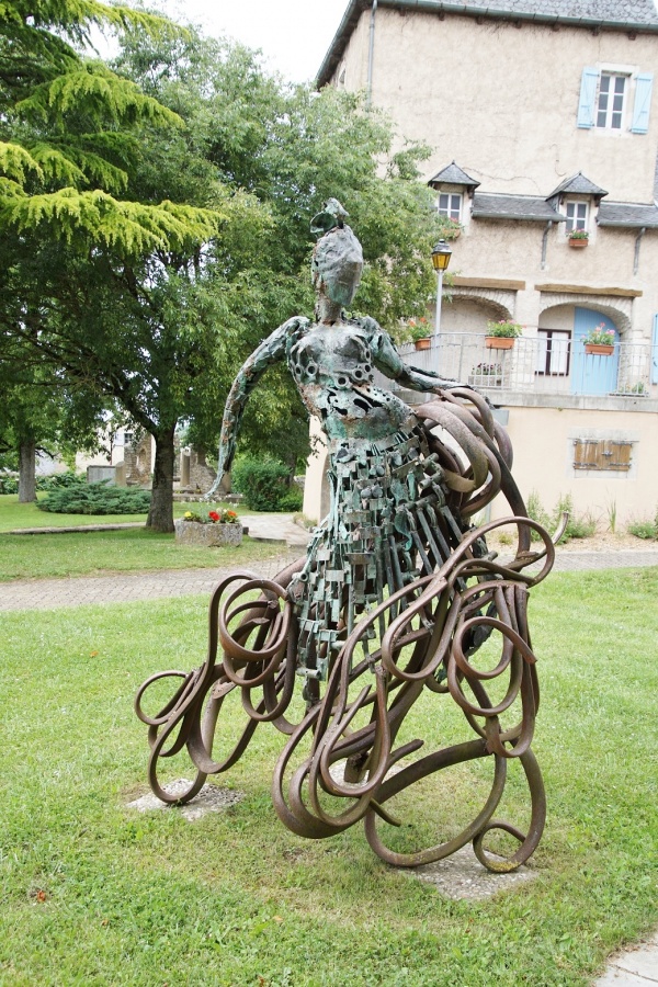 Photo Sébazac-Concourès - la statue