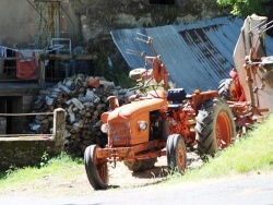 Photo paysage et monuments, Ségur - le tracteur