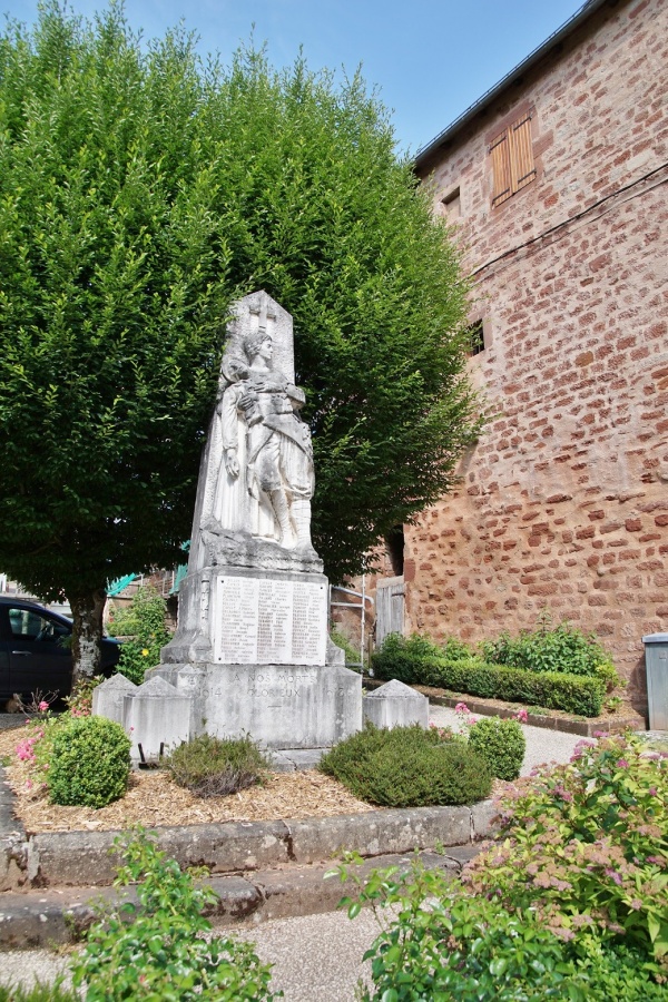 Photo Villecomtal - le monument aux morts