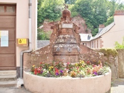 Photo paysage et monuments, Villecomtal - la fontaine