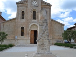 Photo paysage et monuments, Aureille - le monument aux morts