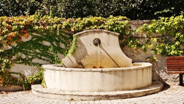 Photo Belcodène - la fontaine