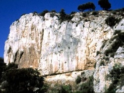 Photo paysage et monuments, Bouc-Bel-Air - Falaise du Baou-Roux