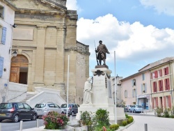 Photo paysage et monuments, Eyguières - le monument aux morts