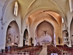 Photo paysage et monuments, Fontvieille - L'église